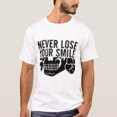Typografie 'Nooit je glimlach verliezen' T-shirt (Voorkant)