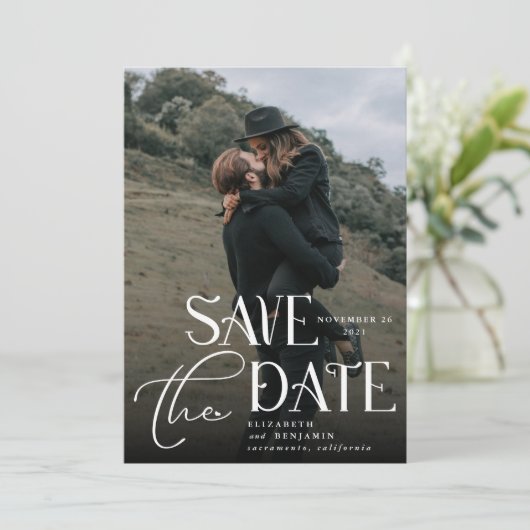 Typografie Trouwfoto Save The Date (Staand voorkant)