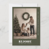 Typografie Verheug u op groene religieuze kerstfot Feestdagenkaart (Voorkant)