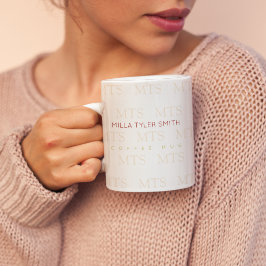 typografisch patroon van initialen met naam, schoo koffiemok