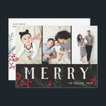 Typografische Botanicals 3 Photo Merry Feestdagenkaart<br><div class="desc">Briefkaart. Deze nieuwe vakantiekaart kan op alle mogelijke manieren worden aangepast. Het collectie is voorzien van onze oorspronkelijke handbeschilderde winterbessen en foliekunstwerken. Vette moderne groeten die tussen het kunstwerk onderling verweven zijn maken een grillige typografische verklaring die uitkomt. Dit collectie omvat veelvoudige foto en collage opties om uw fotovoorkeur te...</div>