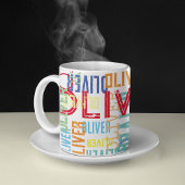 Typografische moderne overlappende naam in kleuren koffiemok