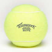 Typografische slogan teamwork maakt tennisballen (Voorkant)