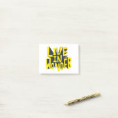 Typography sticker live in wonder Quote Post-it® Notes (Op bureau)