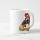 Tyrannosaurus rex baas zit aan een bureau. 2 grote koffiekop (Voorkant rechts)