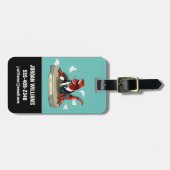 Tyrannosaurus rex baas zit aan een bureau. bagagelabel (Voorkant horizontaal)