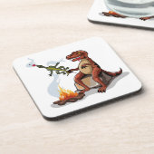Tyrannosaurus rex koken voedsel boven een kampvuur bier onderzetter (Linkerzijde)