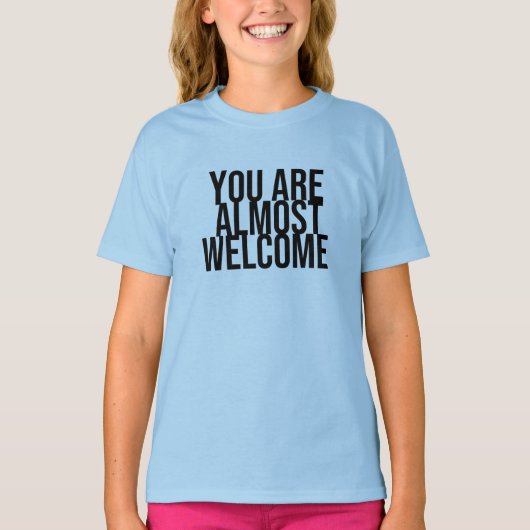 U bent bijna welkom T-Shirt (Voorkant)
