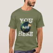 U bent hier (Earth) - een MisterP-Shirt T-shirt (Voorkant)