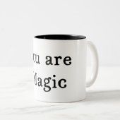 U bent magische Mok - Quote Koffie Mok Gift (Voorkant rechts)