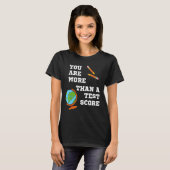 U bent meer dan een testscore testdag leraar e t-shirt (Voorkant volledig)