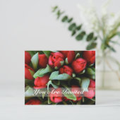 U Bent Uitgenodigd Rode Tulpen Boeket Trouw Uitnod Kaart (Staand voorkant)