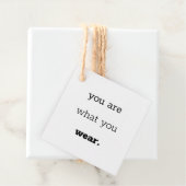 U bent wat u Draag - Logo kleding ophangen Label (In situ)