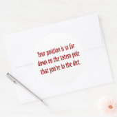 U bevindt zich op de onderkant van de totempaal (2 ronde sticker (Envelop)