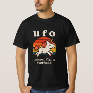 U f o eenhoorn vliegend bovenover  t-shirt