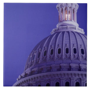 U.S Capitol bij schemer met licht in koepel aan Tegeltje