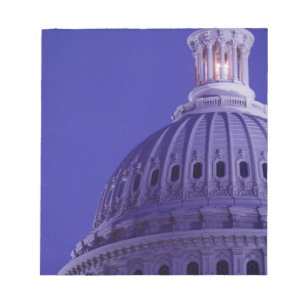 U.S Capitol bij schemering met licht in koepel aan Notitieblok