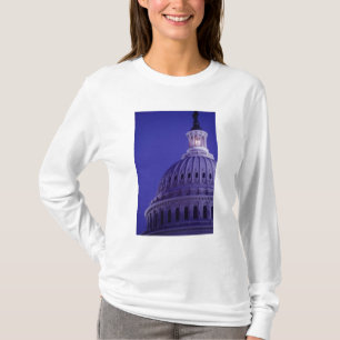 U.S Capitol bij schemering met licht in koepel aan T-shirt