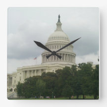 U.S. Capitol Building met bewolkte luchten