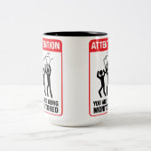 U wordt bewaakt - Office Humor Tweekleurige Koffiemok (Center)