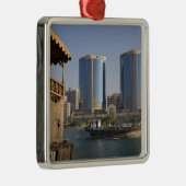 UAE, Dubai, Dubai Creek. Dhow cruises channel Metalen Ornament (Rechts)