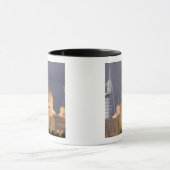 UAE, Dubai. 's Avonds moskee met Burj al Arab Mok (Midden)