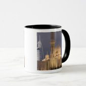 UAE, Dubai. 's Avonds moskee met Burj al Arab Mok (Voorkant rechts)