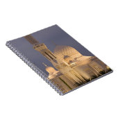 UAE, Dubai. 's Avonds moskee met Burj al Arab Notitieboek (Rechterzijde)
