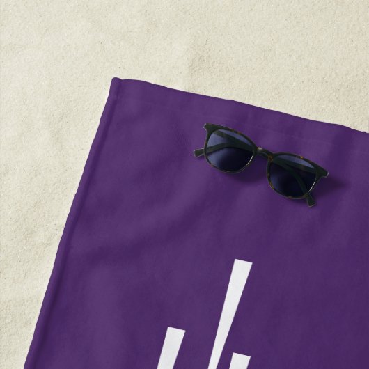 UAlbany Dane Train Logo Strandlaken (In situ)