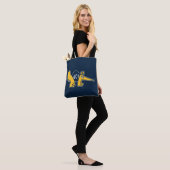 UC Irvine | UCI-voorverwarmers Tote Bag (Op model)