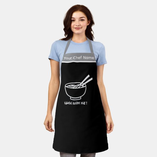Udon Know Me Funny Noodle Graphic Apron Schort (Gedragen)