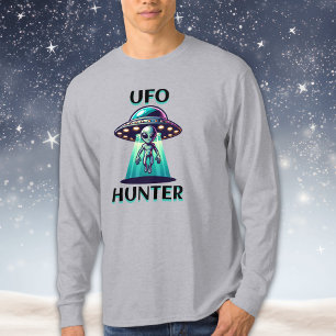 UFO Hunter   Ai Art met UFO en Alien T-shirt