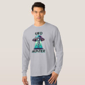 UFO Hunter | Ai Art met UFO en Alien T-shirt (Voorkant volledig)