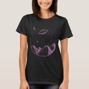 UFO in bergachtige nachthemel T-shirt