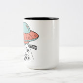 UFO-Mok voor ontvoering van Koe Tweekleurige Koffiemok (Center)