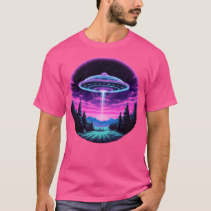 UFO Neon als over het veld met Pink Sky Vaporwa T-shirt