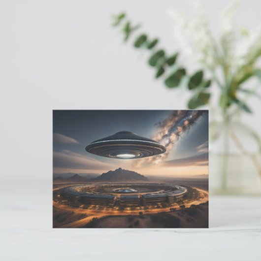UFO over circulaire stad Briefkaart (Staand voorkant)