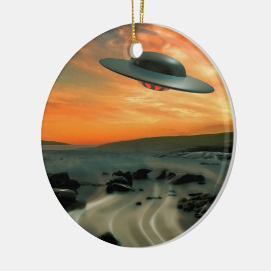 UFO over kust Keramisch Ornament (Links)