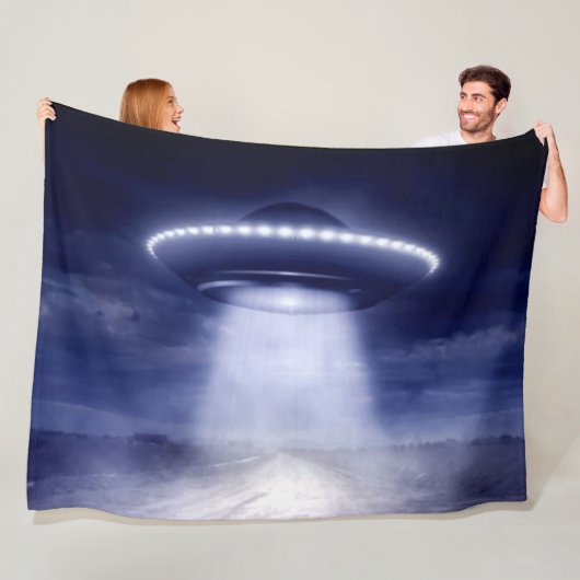 UFO OVER LANGE WEG FLEECE DEKEN (In situ)