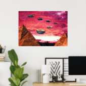 UFO-vlieg boven uitheemse piramiden Poster (Thuiskantoor)