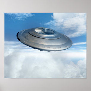 UFO vliegt door troebele lucht. Poster