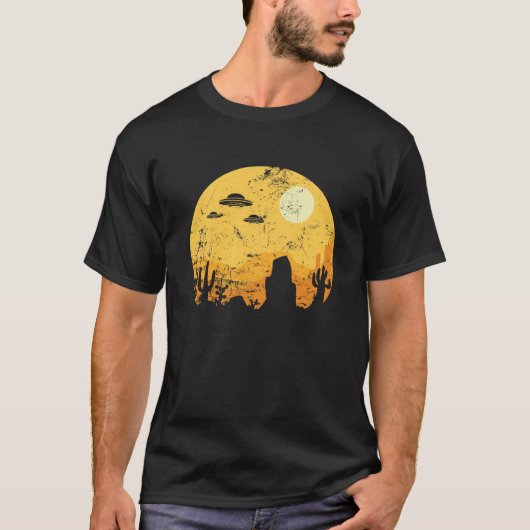Ufos über Wüste und Kaktus T-shirt (Voorkant)