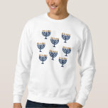 "Ugly Sweater" Hanukkah Menorah Trui<br><div class="desc">Deze 'lelijke trui' is voorzien van Menorahs voor Hanukkah.</div>