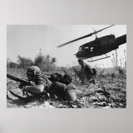 UH-1D-helikopter van Major Crandall in de Vietnamo Poster (Voorkant)