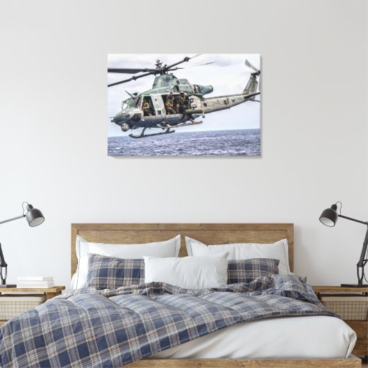 UH-1Y VENOM 24x36 Canvas Afdruk (Insitu (Slaapkamer))