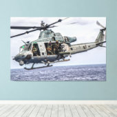 UH-1Y VENOM 40x60 Canvas Afdruk (Insitu (Houten vloer))