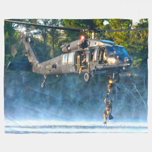 UH-60M ZWARTE HAWK FLEECE DEKEN (Voorkant (Horizontaal))