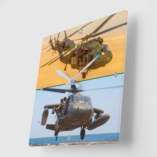 UH-60M ZWARTE HAWK VIERKANTE KLOK (Hoek)
