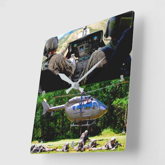 UH-72A LAKOTA VIERKANTE KLOK (Hoek)