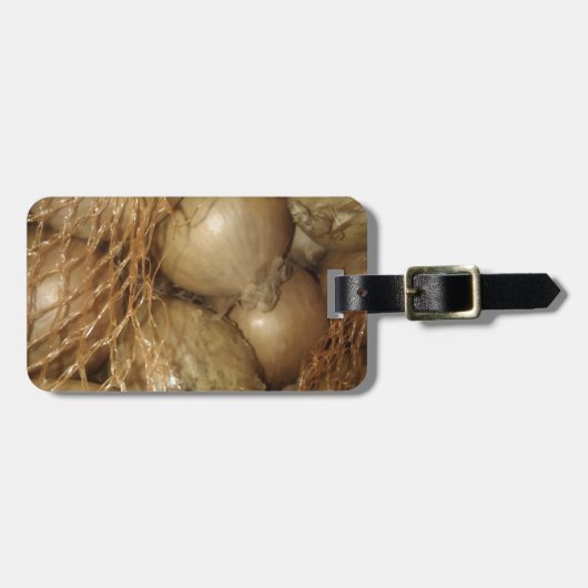 Uien in het net, groente en fruit, pikante koken bagagelabel (Voorkant horizontaal)